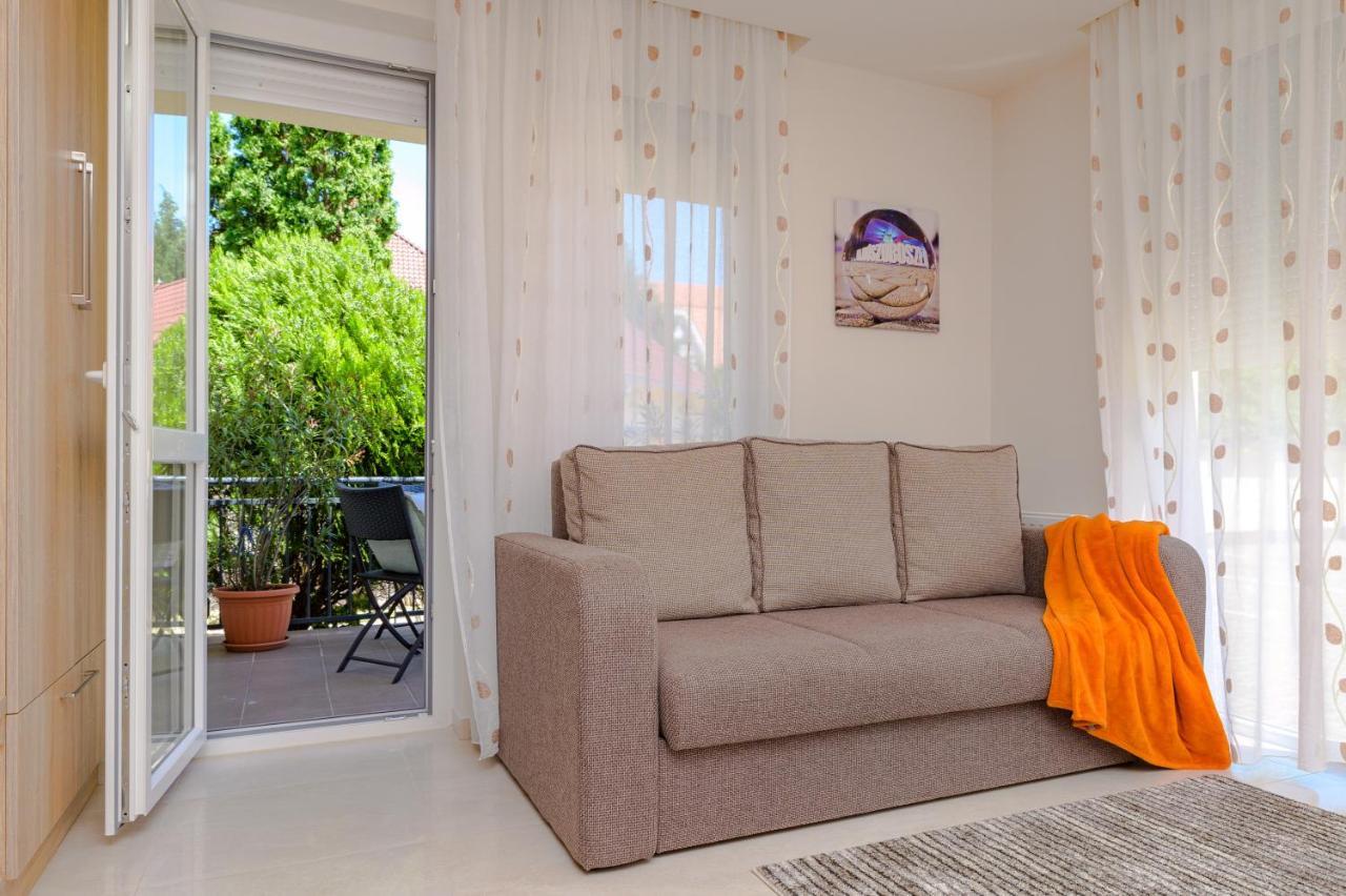 Bella Apartments No1 Hajduszoboszlo Ngoại thất bức ảnh